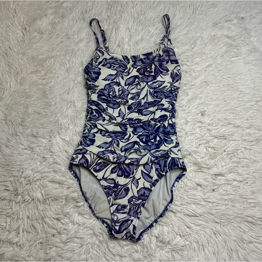 Land's End Swimsuit Size 4 blue floral One piece adjustable straps molded cups